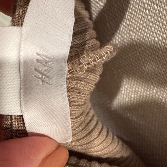 H&M Beige Ribbed Backless Dress - Picture 4 of 4